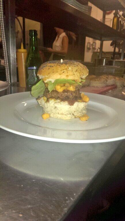 blakew2121's tweet photo. Chef faced round 1 #BurgerOff http://t.co/UkT5dCsdSL