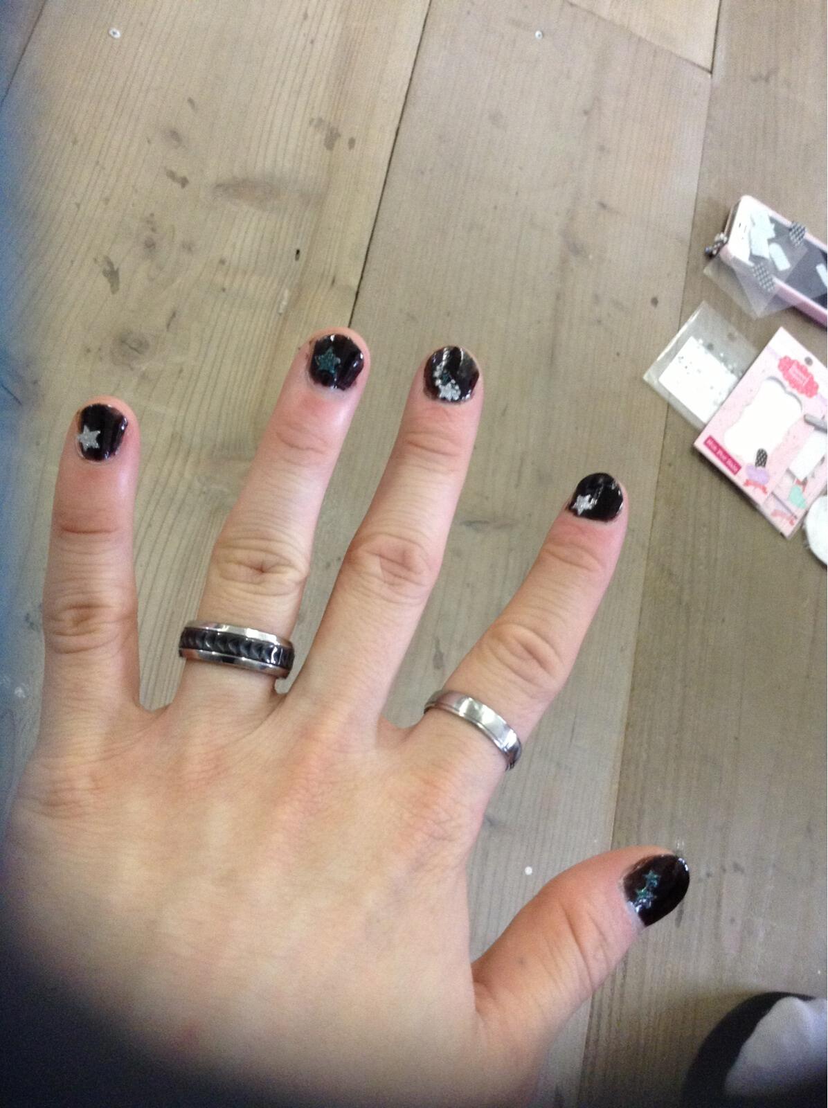 130729 HanByul Ѽ Twitter ♬  a l'eau + Nailart avec la bague des LEDAs françaises + Hansute BQTs_MpCQAArVF7