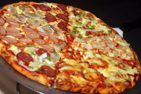 MYNYcafe's tweet photo. Have you taste our Grand Central Station Pizza? Only in #MYNYCafe. Taste like New York. ;) http://t.co/Nda2paveNx