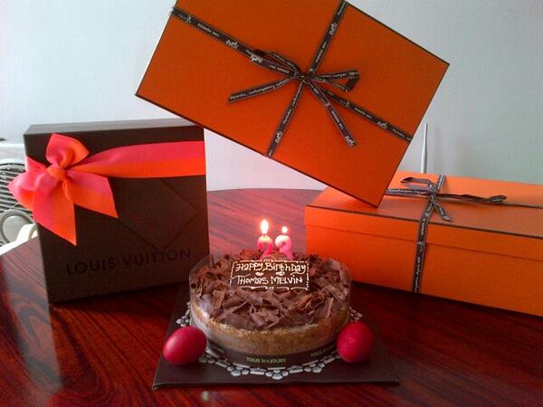 Thomas_Melvin's tweet photo. Got gifts for my b'day! Merci beaucoup... http://t.co/F6U6ck2T96