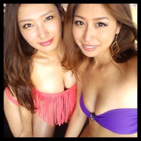 おはよ～ん( &acute; ▽ ` )ﾉ今度のグラビアの打ち合わせ行ってきます！楽しみ～♡写真はあこにゃんと行った沖縄の時の♡ http://t.co/3D6sdNjuTD