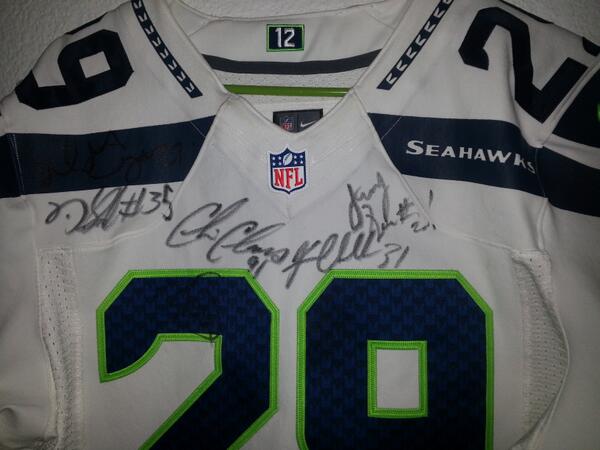 boknows24's tweet photo. @Earl_Thomas @Kam_Chancellor @StayingInMyLane @chrisclemons91 @WinstonGuyJr27 thanks boys for signing my jersey today http://t.co/mbRrNac20g