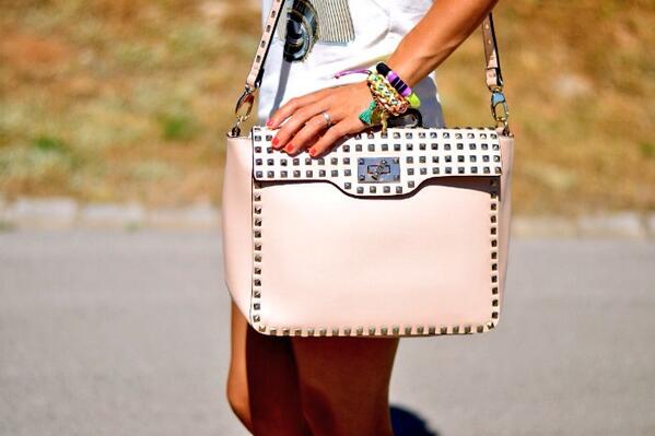ModaJustCoco's tweet photo. Durante 1 semana sorteo mi bolso clon de Valentino! Para ello, solo hay que retwitear la foto 😃 http://t.co/CbbGPbkWrd
