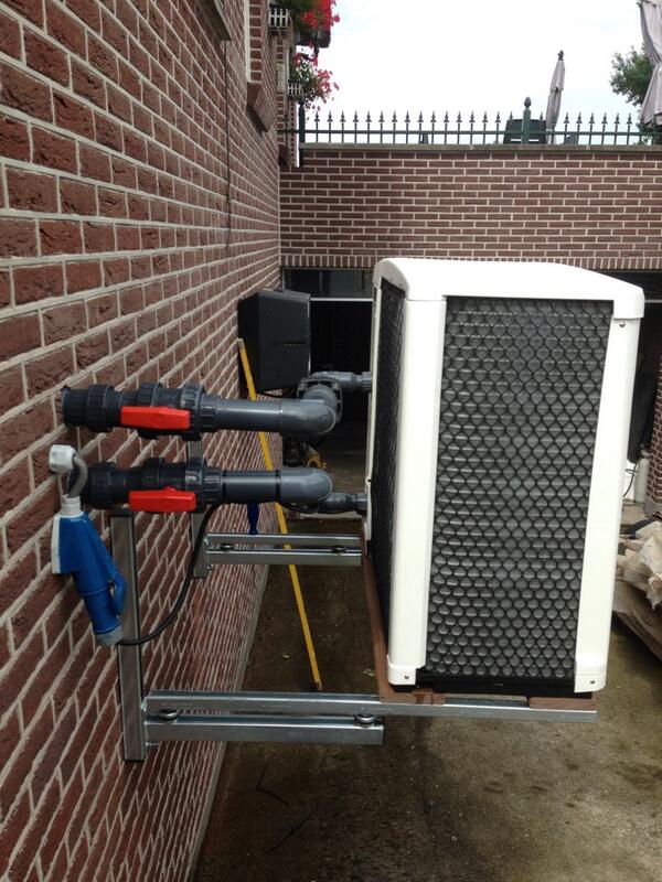PoolLogisticsNL's tweet image. Warmtepomp hangt en aangesloten.