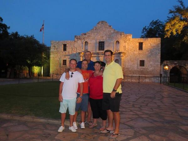 Bozzle69's tweet photo. #miafamilia #sanantonia #america http://t.co/YvxFmsBoTh