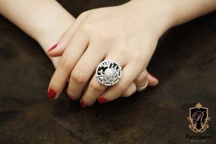 Rex_Diamond's tweet image. [with STAR JEWELRY]

효린씨 덕분에 더욱 빛난 다이아반지!

배우 김성령씨는 야왕에서 반지를~
배우 한채영씨는 중국시상식에서 함께~
스타분들의 사랑을 받는 &amp;lt;드림캐쳐&amp;gt;입니다.