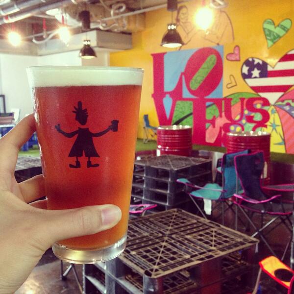 Scoping out <a href="/TheBoothPub/">The Booth Pub</a>'s brand new location near Gangnam Station. Congratulations, <a href="/danielrtudor/">Daniel Tudor 다니엘 튜더</a>!