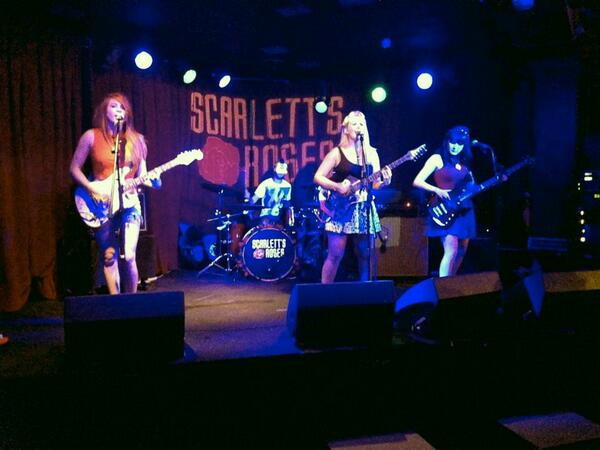 GirlfriendUK's tweet photo. Us rocking out on sat night!!! http://t.co/XLROJJ0a5S