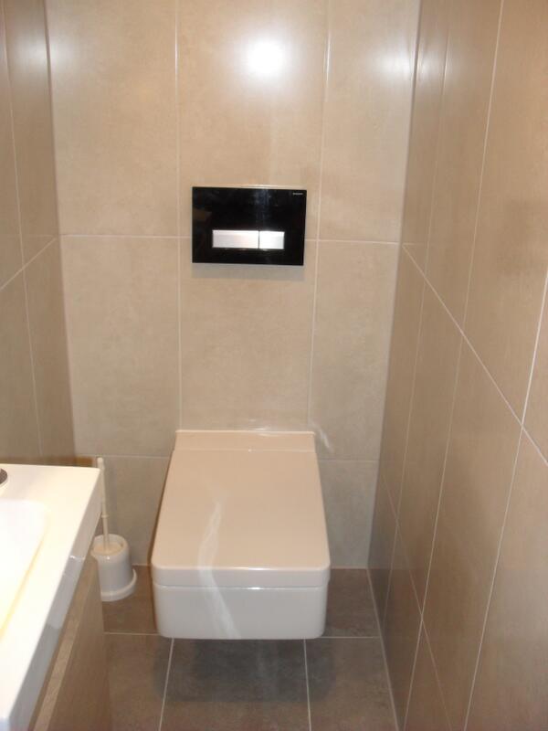 MostlyBathrooms's tweet photo. The same claokroom had @LaufenBathrooms Living WC &amp; @GeberitUK Sigma 40 frame with extractor http://t.co/4wcCnsZnXK