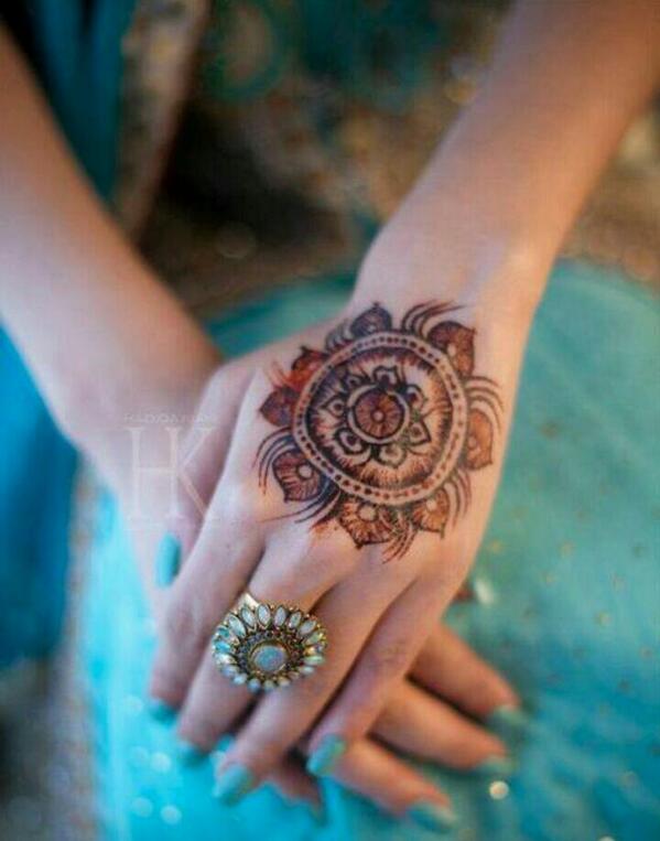 SpaPhuket's tweet photo. أجمل ﺭﺳﻤﺎﺕ الحناء والمنكير والبدكير #الاردن #مكياج #شعر #نساء http://t.co/N0b9mM4oeI