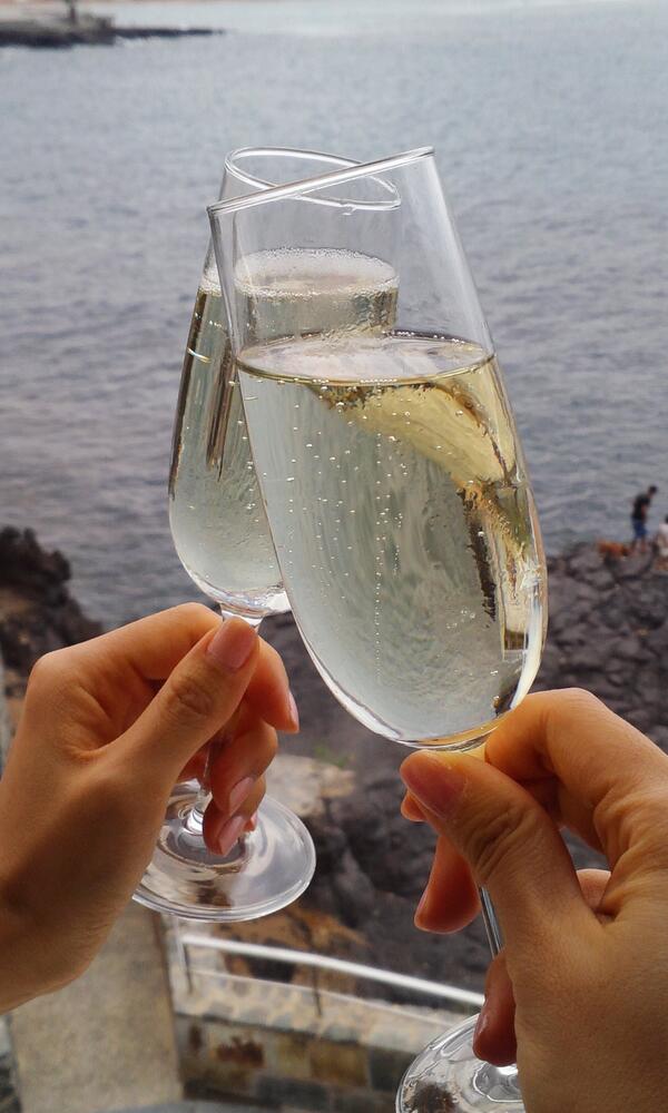glammyom's tweet photo. 파도소리와 함께하는 Cava http://t.co/fxoE0SBEw8