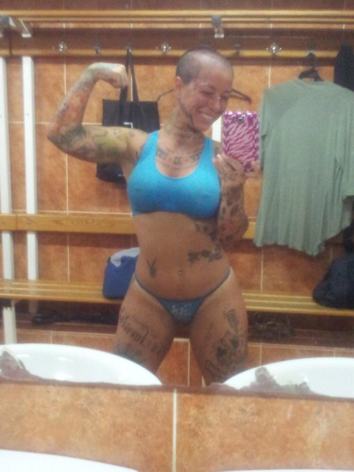 Entreno finalizadoooo y muuuy satisfecha x mi esfuerzo!! Ahora duxita y a comer!! :-) http://t.co/NF