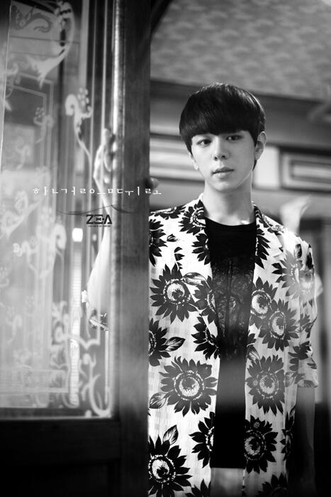 ZEA_9's tweet photo. ZE:A[#제국의아이들] #컴백 D-10. #바람의유령 재킷 티저이미지 일곱번째 주인공 #문준영! "한 걸음 뒤로" 가사 스포 공개! 드디어 제국의아이들 컴백 ZE:A's 여러분 10일 남았습니다. 두근두근 http://t.co/aSN4mOMtXd