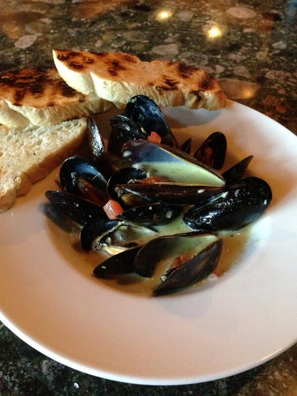 Taste203Blog's tweet image. Mussels, pesto cream, tomato. Delicious