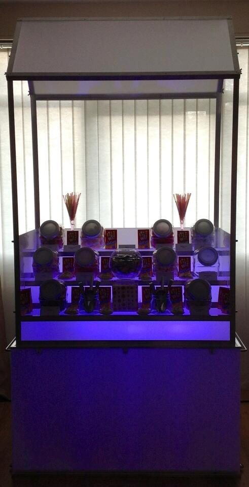 illumaglow's tweet photo. Sweet stand glowing in the daytime!!! Fab for your party whether its daytime or night time!! http://t.co/kExH45g3ja