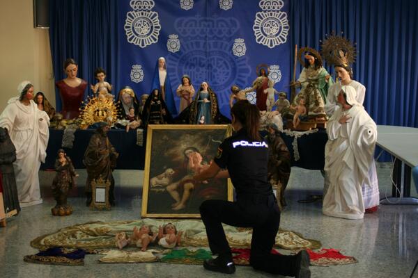 policia's tweet image. Imágenes de Arte Sacro recuperadas en #Sevilla. Si reconoces alguna, CONTACTA con la Policía en el Tfno 954289385