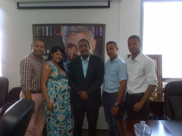 opiniondiaria_'s tweet photo. Compartiendo con  @IngMorrison Redes sociales y desarrollo juvenil  @LuisGermanClase @JuventudStoDgo @Haidee_Ramirez http://t.co/82reWNCP67