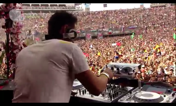 sofia_garcia99's tweet photo. Make the croud go WOW ! @DjYves http://t.co/Xkm0lKxAPV