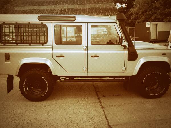 3lostboys2014's tweet photo. The car!! http://t.co/nfOqI3u1E4