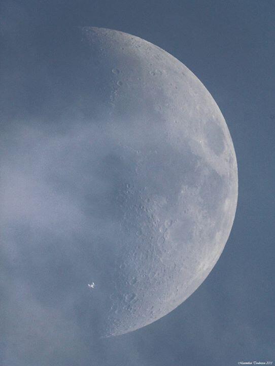JeriLRyan's tweet image. Seriously. WOW. “@tweetsoutloud: Wow. Just wow. “@aneyeofsky: #ISS in front of the daytime Moon. http://t.co/NfCDMpjod4””