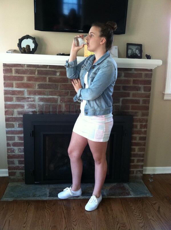 TWERKINGCODY_'s tweet photo. “@TWERKINGABE: @TWERKINGCODY_ modeling.. What she does best at http://t.co/ZMl8UKkecK”