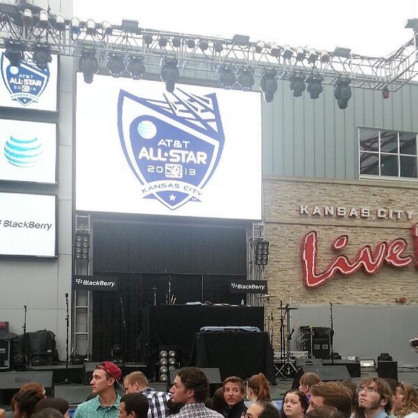 KSUMatt's tweet photo. @macklemore kc is ready!! http://t.co/MkDnhjETza