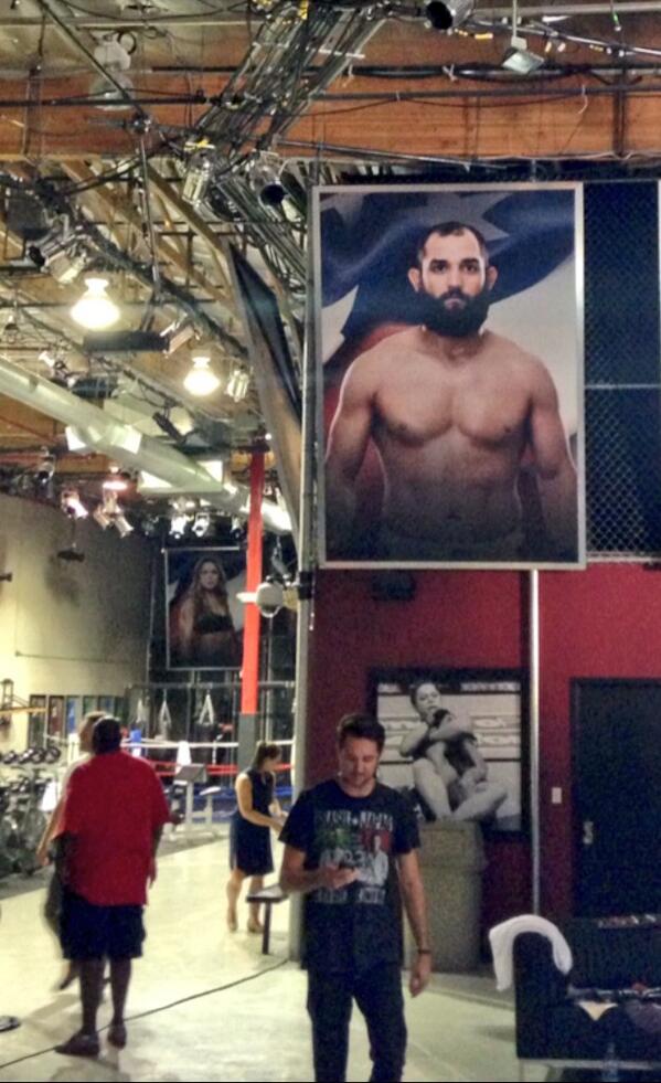 JohnyHendricks's tweet photo. Pretty sweet!! Lol http://t.co/SkWwnPVITD