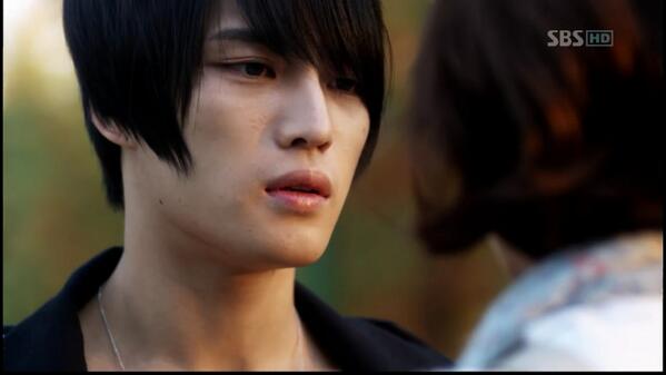 JaejunJJ_bot's tweet photo. 죽은 사람에 대한 그리움이 강한 사람한테만 보여. 죽음을 받아들일 수 없는 사람에게만. 죽은 사람에 대한 그리움이 희미해져���면- 점점 안보이게 돼 # Scene 공원 https://t.co/2SUq2D2uM6