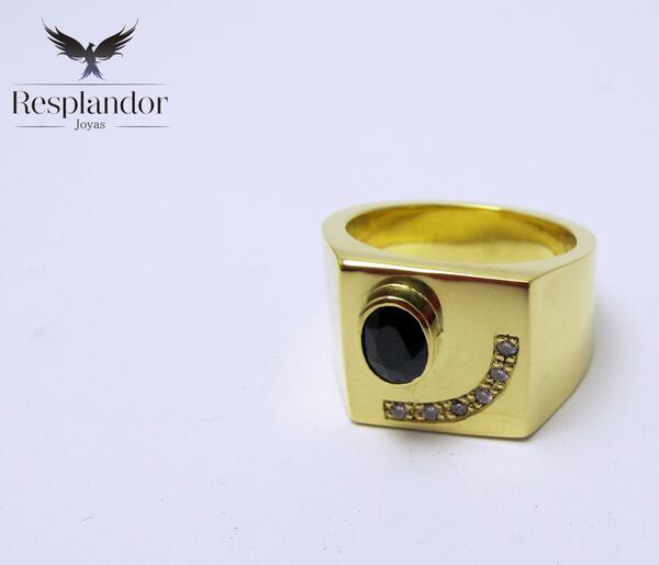 ResplandorJoyas's tweet photo. Anillo Oro Amarillo con engaste 6 Brillantes y montura Zafiro azul. Diseño de clienta y forjado en nuestro taller. http://t.co/cwd55D20MX