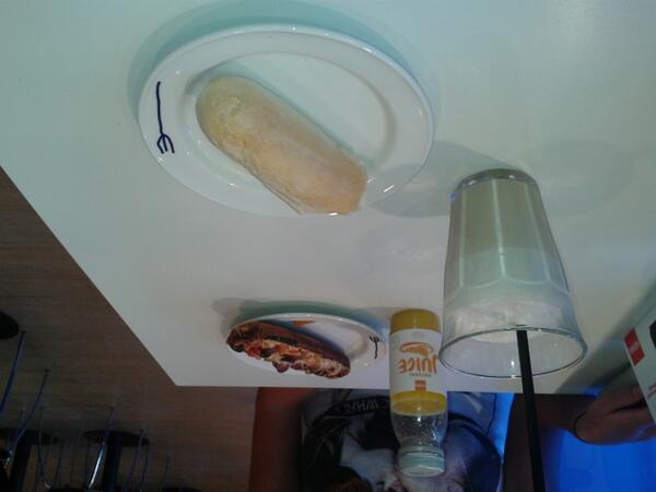 xxMARJO's tweet photo. Lekker wat eten bij de hema met Anouk. http://t.co/YFW4ZauIL2