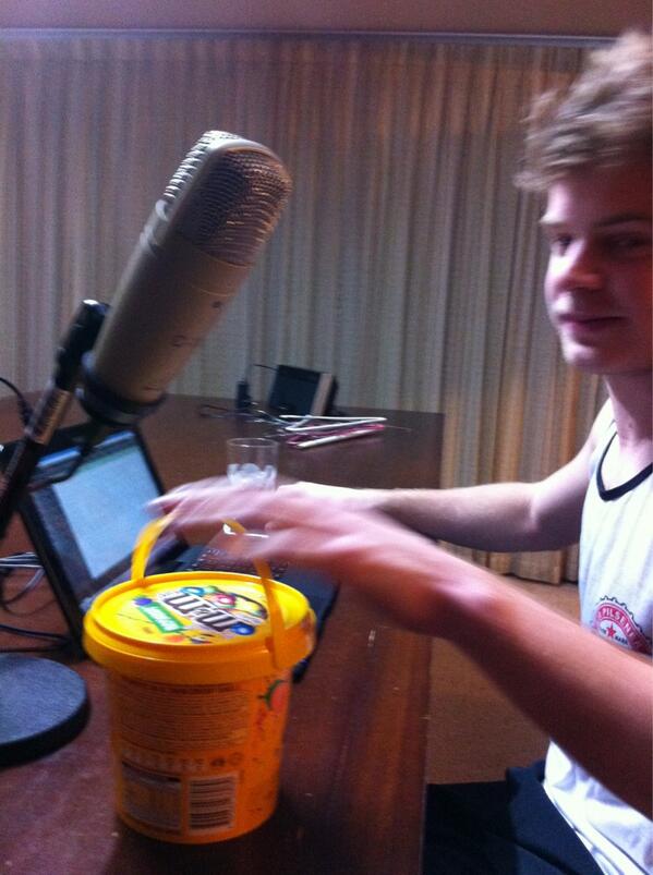 Just2SportsGuys's tweet photo. Recording new podcast. Get around it #afl #ashes #NBA #grumpy http://t.co/rmVbUgjOLt