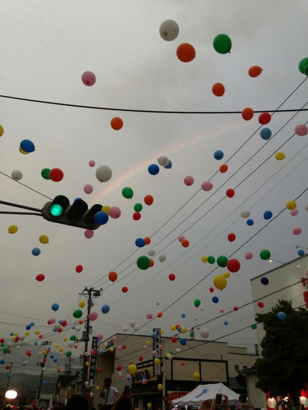 protein_52's tweet photo. 虹と風船に感動(*￣ー￣)♪ http://t.co/LZQsaAf86P
