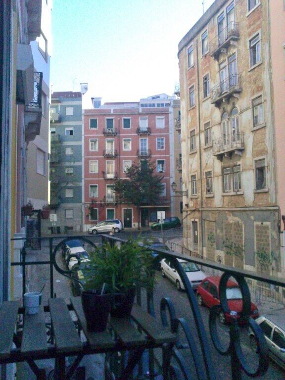 Diazm_Fco's tweet photo. Bon día desde Lisboa! Con @joss__bg y "el otro" #tourportugués http://t.co/zep9QN64fa