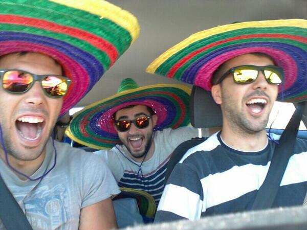 <a href="/Huevosgordo/">Adrian Gonzalez</a> <a href="/milidelvas/">mili del vas</a>  Preparados para "la sorranchera" de <a href="/lapegatina/">La Pegatina</a> camino del <a href="/ArenalSound/">Arenal Sound</a> !!