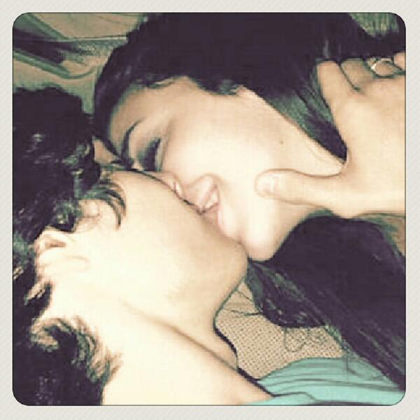 Tooop50's tweet photo. مشتهي شفايف http://t.co/sjK6tAImoK