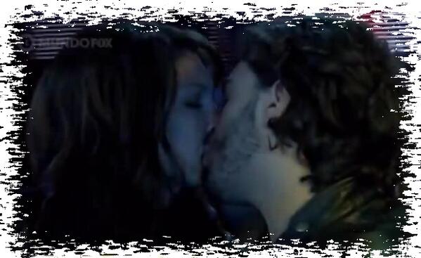 Foto_Secretario's tweet photo. @espinosajuanpa y @NataDuranV la nueva pareja Televisiva en los Secretos del Paraiso http://t.co/vHJsWmRyvH