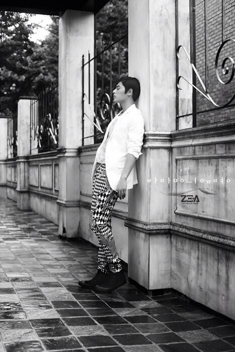 ZEA_9's tweet photo. ZE:A[#제국의아이들] #컴백 D-9. #바람의유령 재킷 티저이미지 여덟번째 주인공 #김동준! 막내의 새로운 모습! 타이틀곡 바람의유령 공개 전 여려분께 준비한 선물이 내일 공개됩니다. http://t.co/iFWrXHM1XZ
