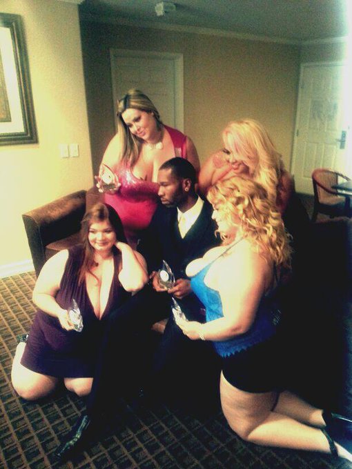 On set of an epic @plumperpass scene wit h @benjistrokes @SashaaJuggs @lovelysillk @LexxxiLuxe and @MandyMajestic<a class="tags" href="/tag/plumperpass">@plumperpass</a><a class="tags" target="_blank" title="On Twitter" href="/?out=eyJ0eXAiOiJKV1QiLCJhbGciOiJIUzUxMiJ9.eyJpYXQiOjE3MjE0NjI3NDIsImlzcyI6InR3cG9ybnN0YXJzLmNvbSIsIm5iZiI6MTcyMTQ2Mjc0MiwiZXhwIjoxNzUyOTk4NzQyLCJyZWRpcmVjdF91cmwiOiJodHRwczovL3R3aXR0ZXIuY29tL2Jlbmppc3Ryb2tlcyJ9.ion5meohU26eBNx1pFaj7l-SDfH1itQJnlaBoaeV1mR1CNPhunRgBL8-DLDcYoZx3sufCZANA4wiJ4hVpSq8Vg">@benjistrokes</a><a href="/tag/vegaslife"class="tags"><span>#vegaslife</span></a><a href="/tag/beautification"class="tags"><span>#beautification</span></a><a href="/tag/fancyhairandshit"class="tags"><span>#fancyhairandshit</span></a>