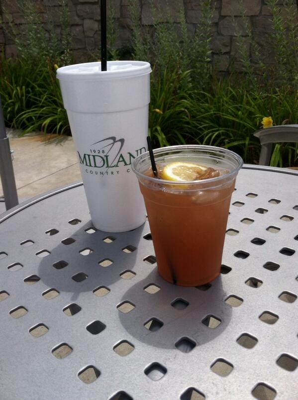 AKeizerRN's tweet photo. John Dalys by the pool! Pure Michigan.... http://t.co/5tYXC2cJTn