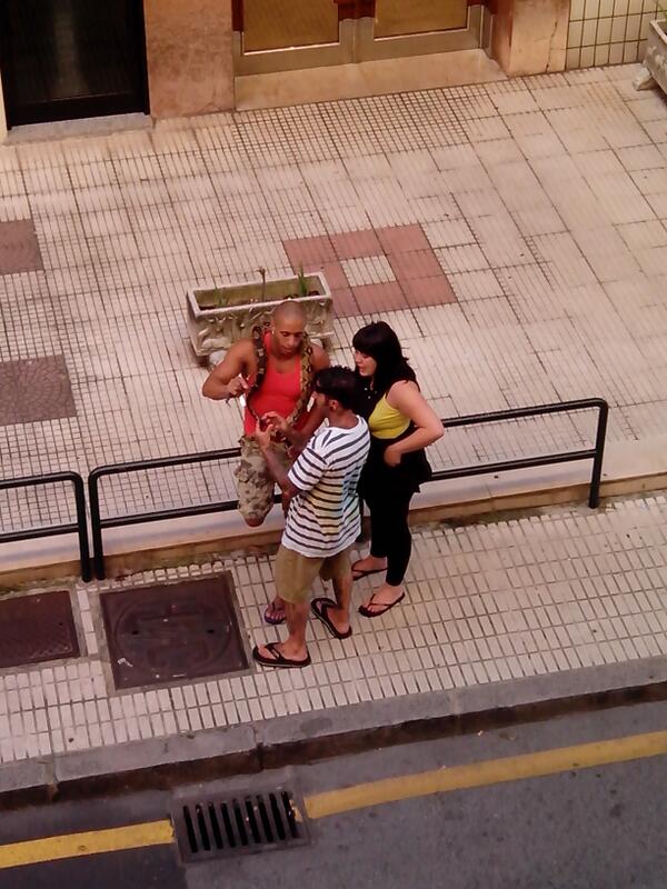 huesi13's tweet photo. Unos vecinos de lo mas normal.  A ver q nos encontramos esta noche http://t.co/NcM0TV6Ujs