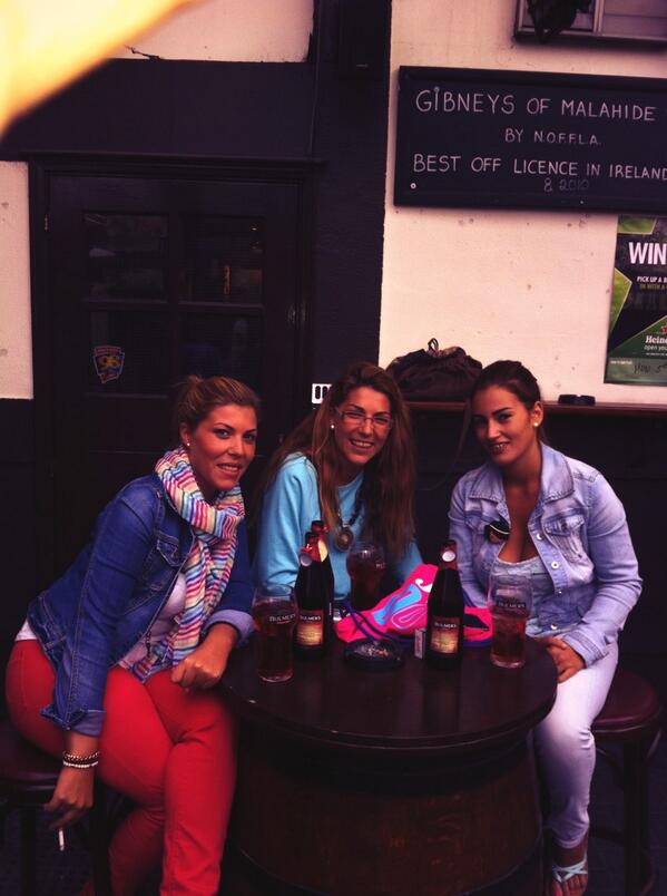 sarasr90's tweet photo. Ya estamos en Dublín!!!
Tomando algo al fresquito!! http://t.co/D9FUCWIABr