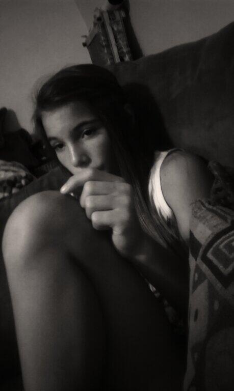 bethanieneal98's tweet image. Hanging out with my girl kenna.!(: