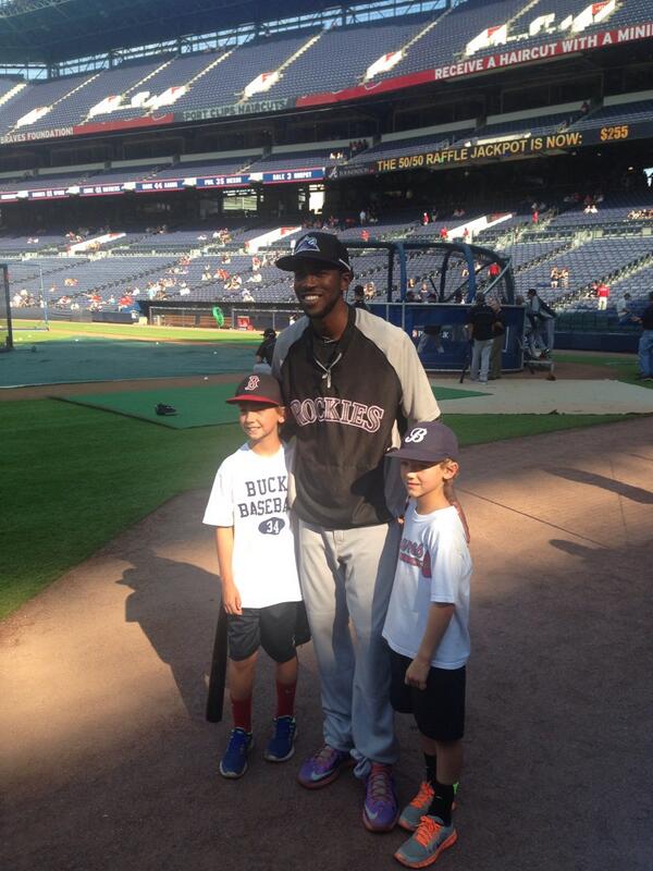 victormenocal's tweet photo. Colorado Rockies' @DexterFowler24 giving back to Atlanta.  @LeadoffLeaders http://t.co/x7ZEUdOYYZ