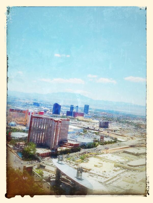 deibnitz's tweet photo. Vegas baby #vegas #hipster http://t.co/3uPVEDdTwc