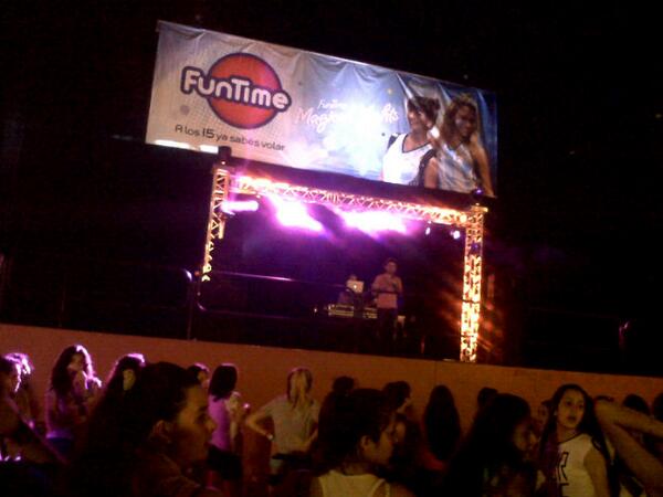 mmelinariva's tweet image. #MomentoFuntime y Universal cerrado para nosotras ♥