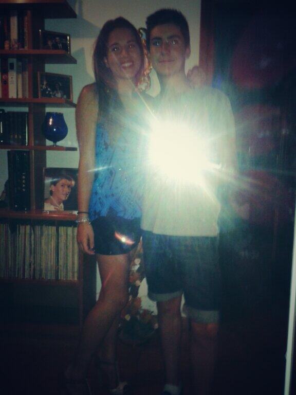PauletaW's tweet photo. Noche de fiesta con @Ricofer97, mi primo @cocinavictorf(L) y Mariadelmar :D http://t.co/fCHIYACf5h