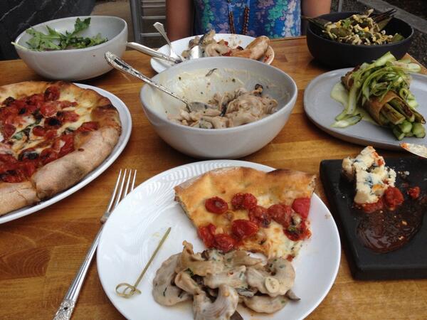 freemanlauralee's tweet photo. Bountiful birthday dinner.  Thanks brother.  :). @ kennyjfreeman http://t.co/qdA4PUbg1V