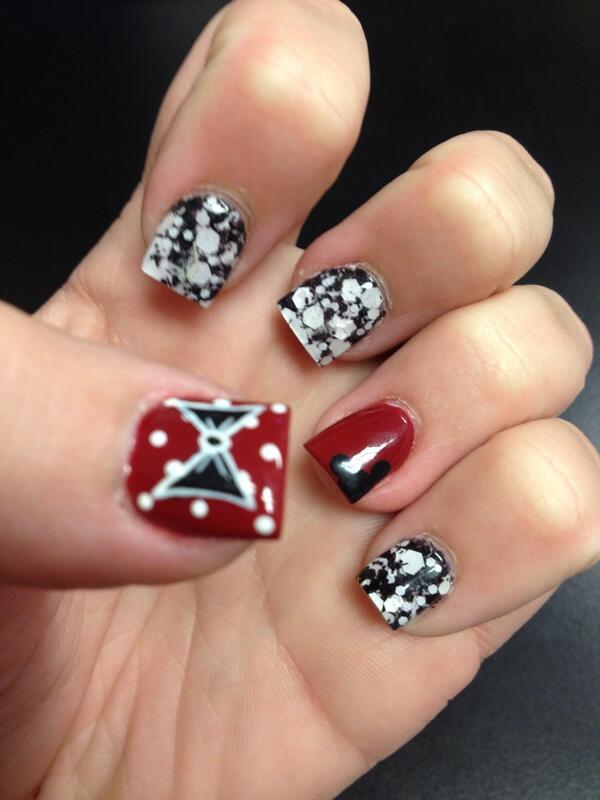 karly_lynae's tweet photo. ❤😍🌟👍🎀💅🐭 #nailsbyBre http://t.co/Q7m9Q34fln