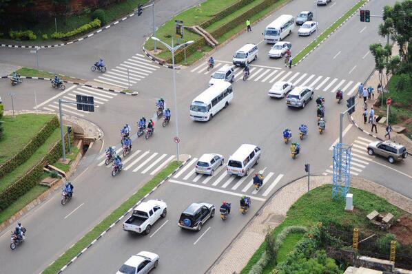 InteriorAFRICA's tweet photo. Streets in Rwanda http://t.co/lUMCMZndmI