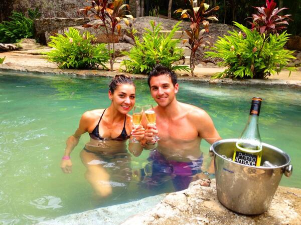 GoAdventurescr's tweet photo. Just married. This is Go Adventures Stile! http://t.co/DfwIOBdD7C